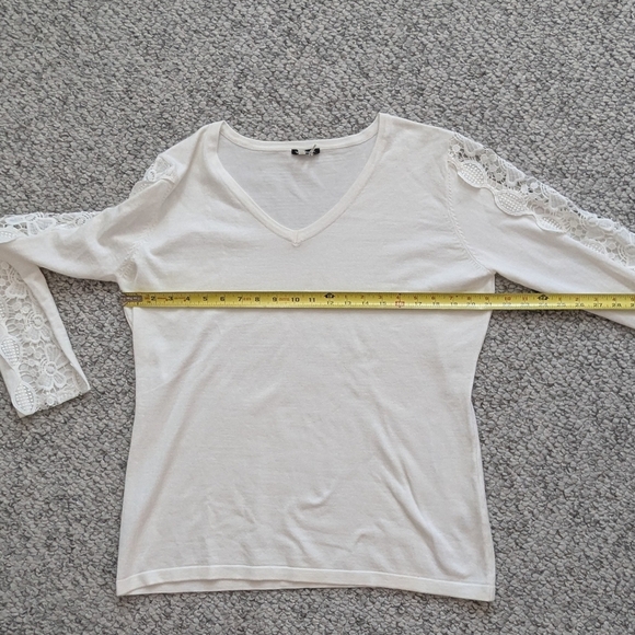 Vila Milano Womens (XL) Off-White V-Neck Sweater w/Full Sleeve Crochet Cut-Outs - Picture 5 of 12